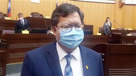 桃園超前部署  規劃萬人為單位社區篩檢受到2019冠狀病毒疾病（COVID-19，武漢肺炎）疫情影響，桃園市長鄭文燦（前）23日表示，希望下週防疫會議可以規劃做社區篩檢站的SOP，並以幾萬人口為一個單位，萬一有大規模社區感染，可讓居民就近篩檢。（桃園市政府提供）中央社記者邱俊欽桃園傳真  109年4月23日