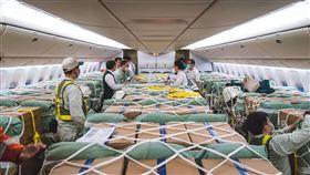 首次客艙載貨！長榮航空機椅裝載「大陸口罩、醫療物資」