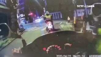 英勇女警壓制毒蟲　噴辣椒水強逮嫌犯