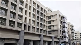 花蓮青年安心成家住宅　預計年底完工花蓮青年安心成家住宅預計11月底完工，23日成立服務中心，開放承購戶依抽籤順序選屋，最快110年初可簽約入住。中央社記者張祈攝　109年4月23日