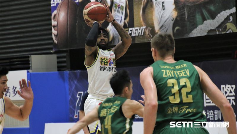 SBL／登上FIBA！半場裕隆領先