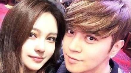 羅志祥玩很大？竟與李姓少女互舔體毛