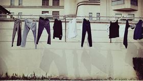 晾衣服、曬衣-flickr-Assassin LOVE-https://www.flickr.com/photos/assassinlove/8485330666/
