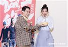 薛仕凌和孟耿如合作拍戲。（圖／記者林聖凱攝影）