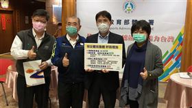 體育署補助特定團體人事費因應武漢肺炎對特定體育團體衝擊，體育署長高俊雄（右2）23日宣布，將編列新台幣約3000萬元補助人事費用。中央社記者黃巧雯攝　109年4月23日