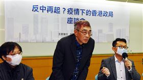 林榮基出席疫情下的香港政局座談會前香港銅鑼灣書店店長林榮基（中）24日上午到台大校友會館，出席中華亞太菁英交流協會舉辦的「反中再起？疫情下的香港政局」座談會。中央社記者施宗暉攝　109年4月24日