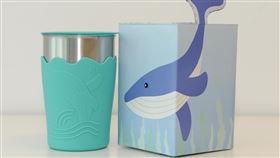 中鋼股東會紀念品  鯨彩都繪抗菌鋼杯中鋼今年股東會紀念品為「鯨彩都繪抗菌鋼杯」，預計生產逾50萬個，滿足股東需求。（中鋼提供）中央社記者潘羿菁傳真  109年4月24日