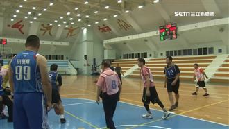 澎湖全縣要戴罩　大家長開球無罩惹議