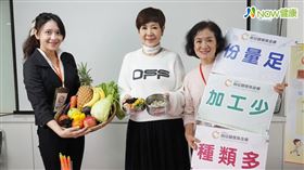 名家專用／NOW健康／癌症關懷基金會2019年至2020年1月間在北中南，針對國小3到6年級學生舉辦600場營養講座。癌症關懷基金會董事長陳月卿（中）表示，營養教育可讓孩子吃的更健康。(勿用)