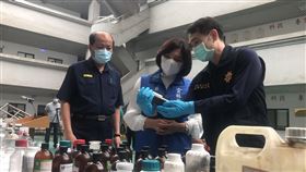 雲林警破獲製毒工廠　張麗善了解打擊犯罪成果雲林縣警察局23日破獲製毒工廠，雲林縣長張麗善（中）24日到警局了解打擊犯罪成果。中央社記者姜宜菁攝　109年4月24日