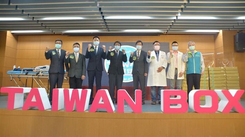 屏東縣府捐抗疫防護箱至全國醫療院所