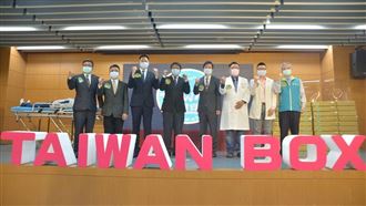 屏東縣府捐抗疫防護箱至全國醫療院所