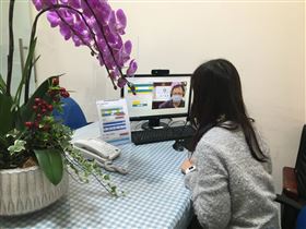 ▲台北地方法院、士林地方法院與台北市政府合作，於市政大樓內設置遠距視訊系統，可連線台北地院與士林地院，讓民眾免奔波，獲得法律諮詢。（圖／翻攝畫面、記者楊佩琪攝）