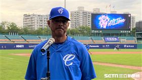 富邦悍將打擊教練杜西。（圖／記者王怡翔攝影）