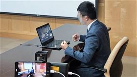 文大個人申請2階甄試　兩考生隔離考場應試中國文化大學24日進行個人申請入學第2階段甄試，受武漢肺炎疫情影響，有2名考生因需自主健康管理，被安排在隔離考場，透過視訊和教授面試。（文大提供）中央社記者陳至中傳真　109年4月24日