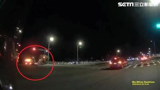 士林公車擦撞重機　騎士倒臥血泊亡