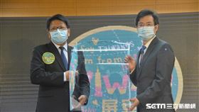 屏東贈1800套「抗疫防護箱」(屏縣府提供)