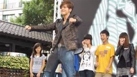 羅志祥,周揚青,體育系,狗公腰,電臀。(圖/翻攝自YOUTUBE)