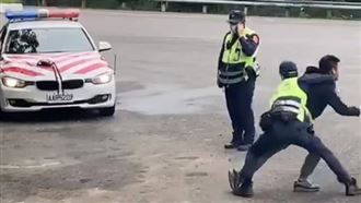 國道學長0作用　網酸爆：不愧是老鳥