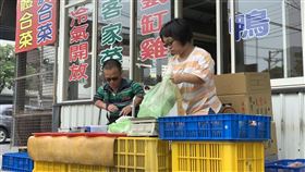 侏儒父女擺攤遭歧視，擺攤（圖／記者陳佳鈴）