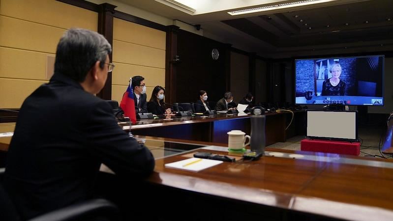 陳建仁與學者對談：台灣願與國際合作