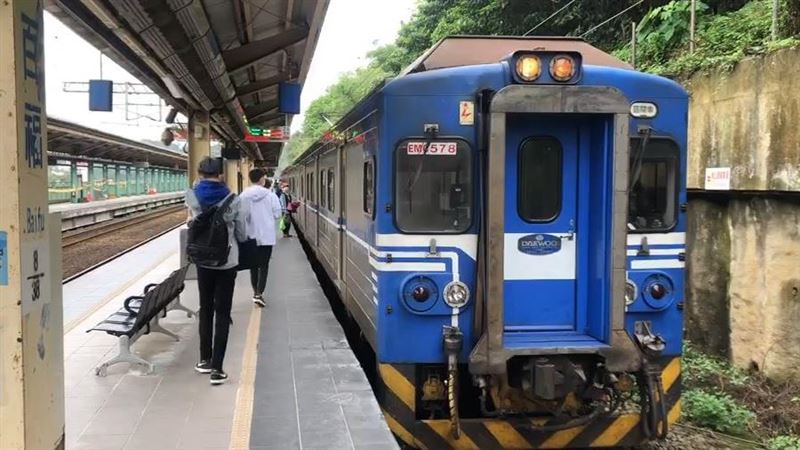 台鐵車長執勤路線曝：與2軍人同車廂