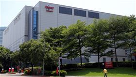 台積電病毒感染　專家從3大角度切入觀察台積電日前驚傳遭電腦病毒感染事件，預計6日前可全數恢復正常。資安專家從3大角度切入觀察，點出掌握人為因素和落實內網管理是刻不容緩、要積極維護提升的重要議題。（資料照片）中央社記者鄭傑文攝　107年8月5日