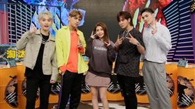 昨晚《凹嗚狼人殺》小豬和愷樂同場。（圖／翻攝自娛樂百分百臉書）