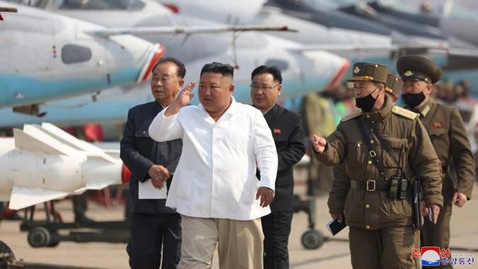 金正恩專用火車　疑遭衛星捕捉停元山