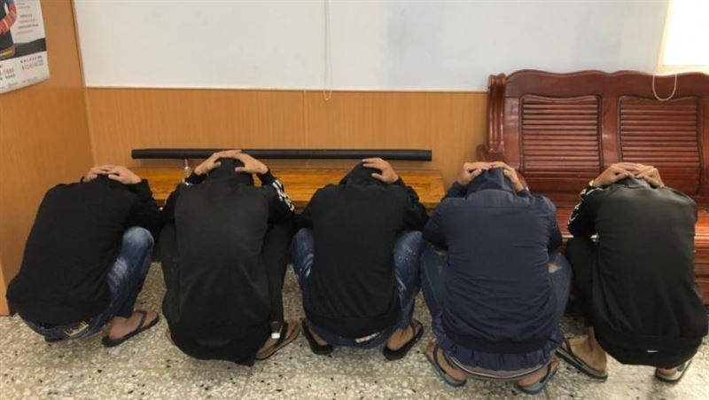 5屁孩鬥毆鬧進警局　全抱頭蹲超落漆