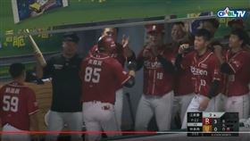 桃猿隊黑人抬棺舞慶祝。（圖／翻攝自CPBL TV）