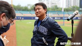 ▲富邦悍將總教練洪一中賽前受訪。（圖／記者劉彥池攝影）