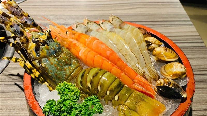 慶0+「嘉玲時中英文珊玲」火鍋店找
