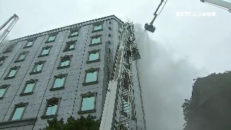 獨／遇火警不減興致　目擊者轉店續唱