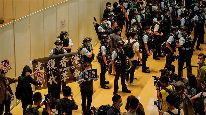港警藉口防疫驅離反送中　黃之鋒開嗆