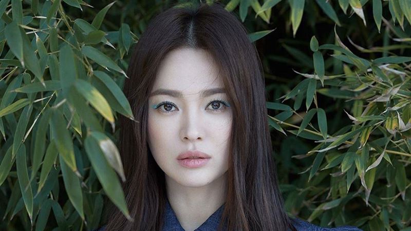復古蛋捲頭　宋慧喬雀斑妝遭虧中了毒
