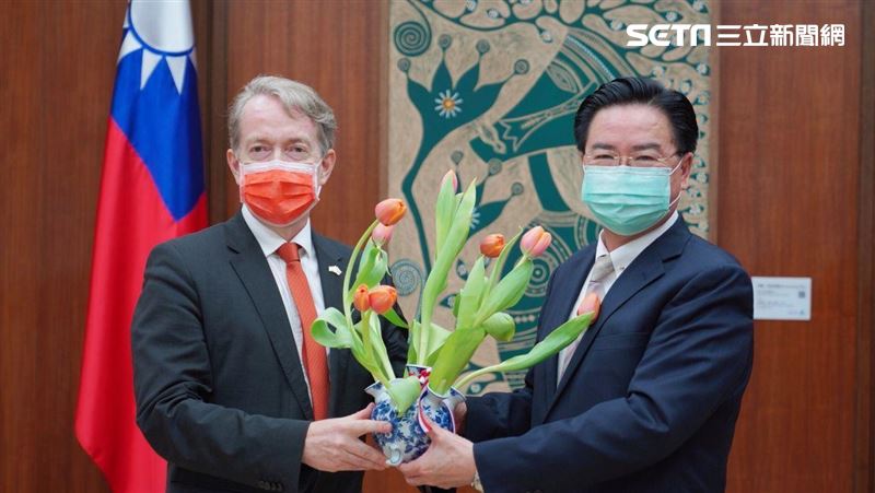 譜寫友誼新頁！荷蘭在台辦事處正名了