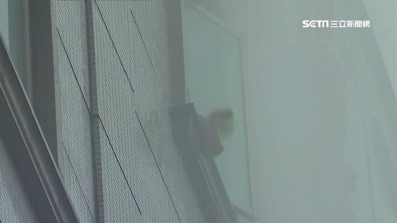 錢櫃生還者：撈馬桶水淋身上降溫獲救