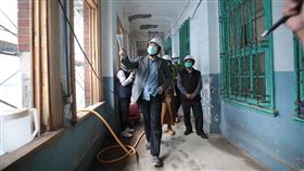 林右昌：漁會正濱大樓能保留是正確決定基隆市長林右昌（前）27日視察「歷史建築漁會正濱大樓修復再利用工程」時說，工程進行後，發現許多昔日的工法都彰顯出歷史價值，證明當初把這棟歷史建築留下來是正確的決定。（基隆市政府提供）中央社記者沈如峰基隆傳真　109年4月27日