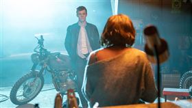 《觸不到的愛》由亞莉珊卓希普（Alexandra Shipp）及尼可拉斯漢米頓（Nicholas Hamilton）主演 威視電影提供