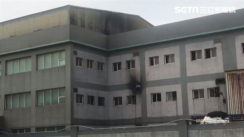 台中紡織廠大火　警消急佈水線搶救中