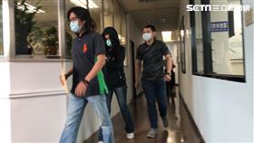 警方將翁姓女店經理移送北檢複訊。（圖／記者楊忠翰攝影）