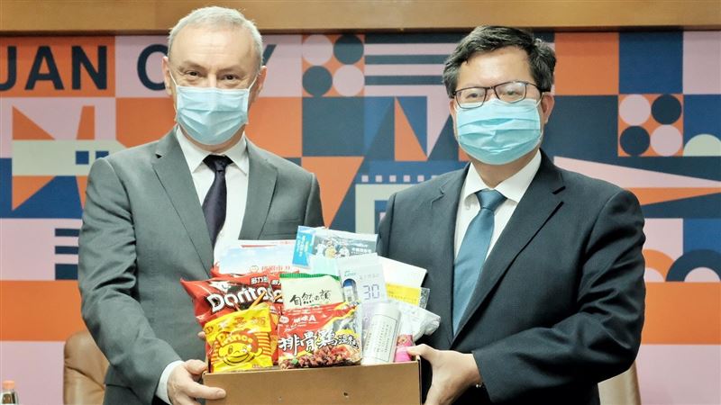 分享台防疫經驗　桃園法僑最愛防疫包