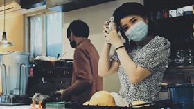 謝忻到咖啡店打工。（圖／翻攝自謝忻臉書）