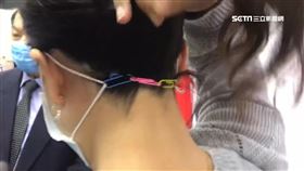 掛線過短口罩惹怨 民眾攜百片排隊要更換