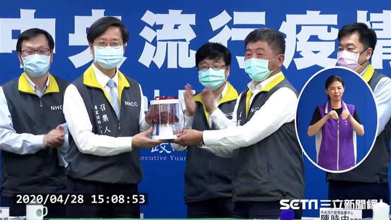 防疫F4「笑到瞇成線」手語老師也…