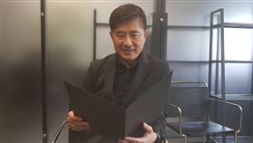 台灣設計院找好團隊  等待時機用口罩設計做外交台灣防疫有成也捐贈口罩給各國，台灣設計研究院院長張基義（圖）表示，設計院已找團隊設計一款公版口罩包裝盒及箱子，希望提供給外交部，可運用在下一波口罩人道援助的相關設計，推廣台灣防疫國家隊。中央社記者鄭景雯攝  109年4月29日