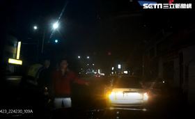 「我女兒大出血」父半路攔警車　暖警幫開道急送醫（圖／翻攝畫面）