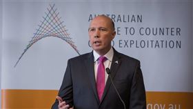 澳洲政府近日倡議調查中國自疫情發生以來的作為，激起兩國官員間的舌戰。澳洲內政部部長杜登（圖）呼籲中國外交官員反省自身言論。（圖取自facebook.com/PeterDuttonMP）