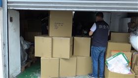 ▲台南一政府徵用的口罩廠，私下製造非法醫用口罩，並抬高價格販售，已賣出110萬餘片口罩。（圖／翻攝畫面）